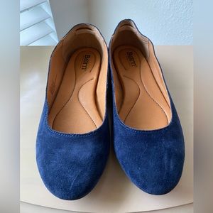 Born Women’s Flats Blue Suede Shoes Size 6.5